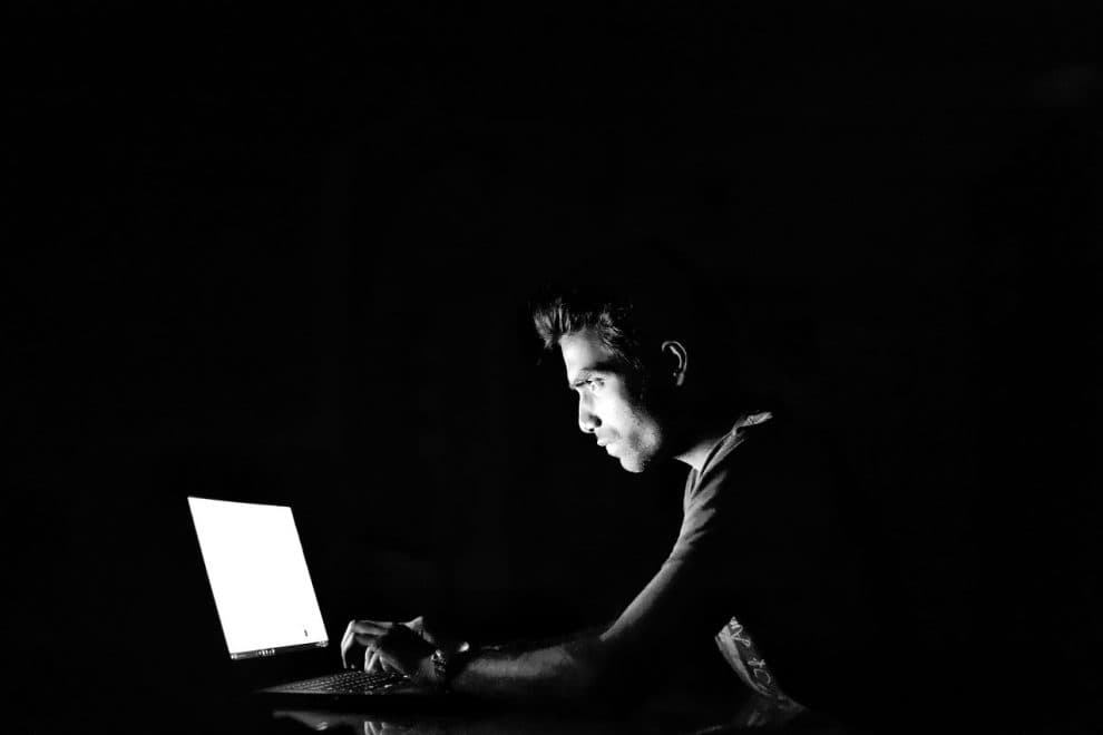 บัญชี Facebook ที่ถูกแฮกของคุณ มีราคา 75 เหรียญสหรัฐบนเว็บใต้ดิน (Dark Web)